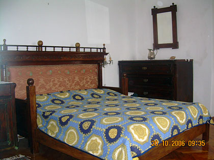 Room with double bed